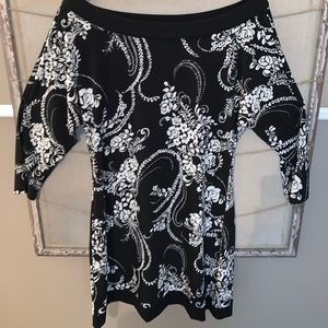 White House Black Market Floral 3/4 Scoop Neck Med